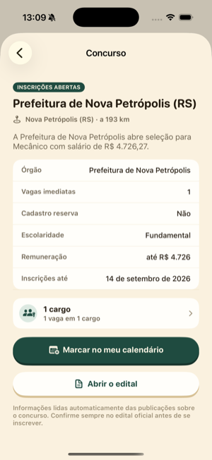 Ficha de um concurso no Aulias: selo de inscrições abertas, órgão, vagas, escolaridade, remuneração, prazo e os botões de marcar no calendário e abrir o edital.
